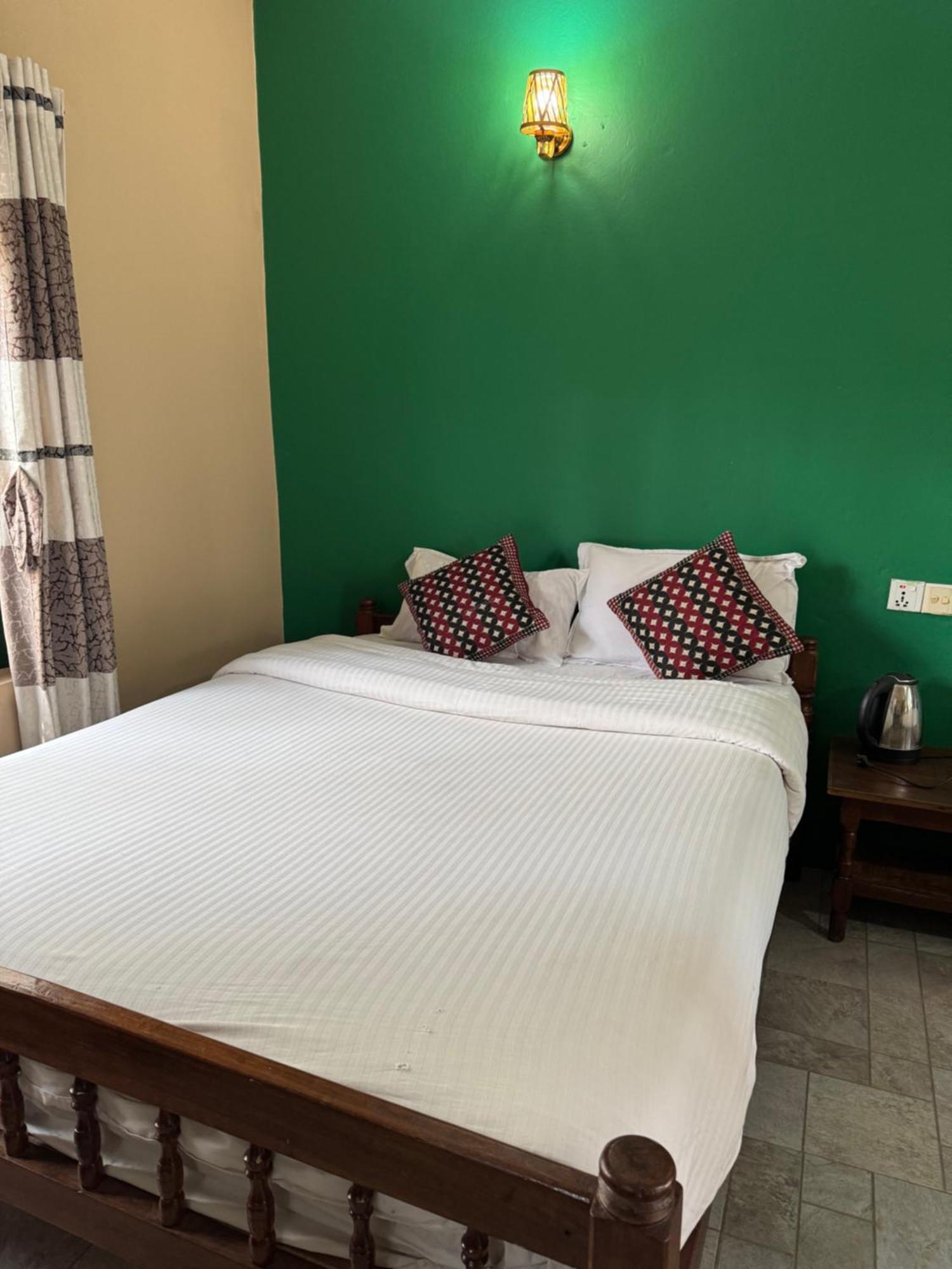 Hotel Horizon Homes - Sauraha Chitwan Exterior photo